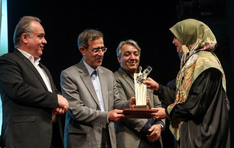 دبیر سابق کانون محیط زیست دانشگاه، برگزیده چهاردهمین آیین اعطای تندیس ملی فداکاری دانشجویان