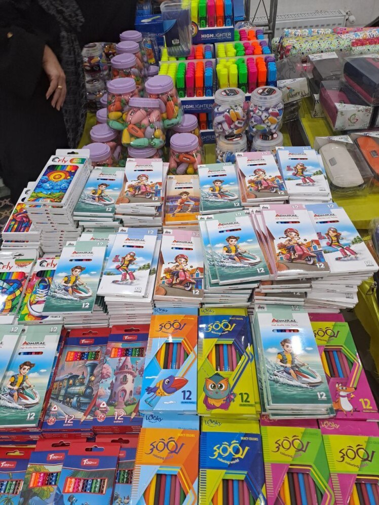 توزیع لوازم‌التحریر مورد نیاز دانش‌آموزان مناطق کم‌برخوردار تهران به همت کانون خیریه همای رحمت دانشگاه